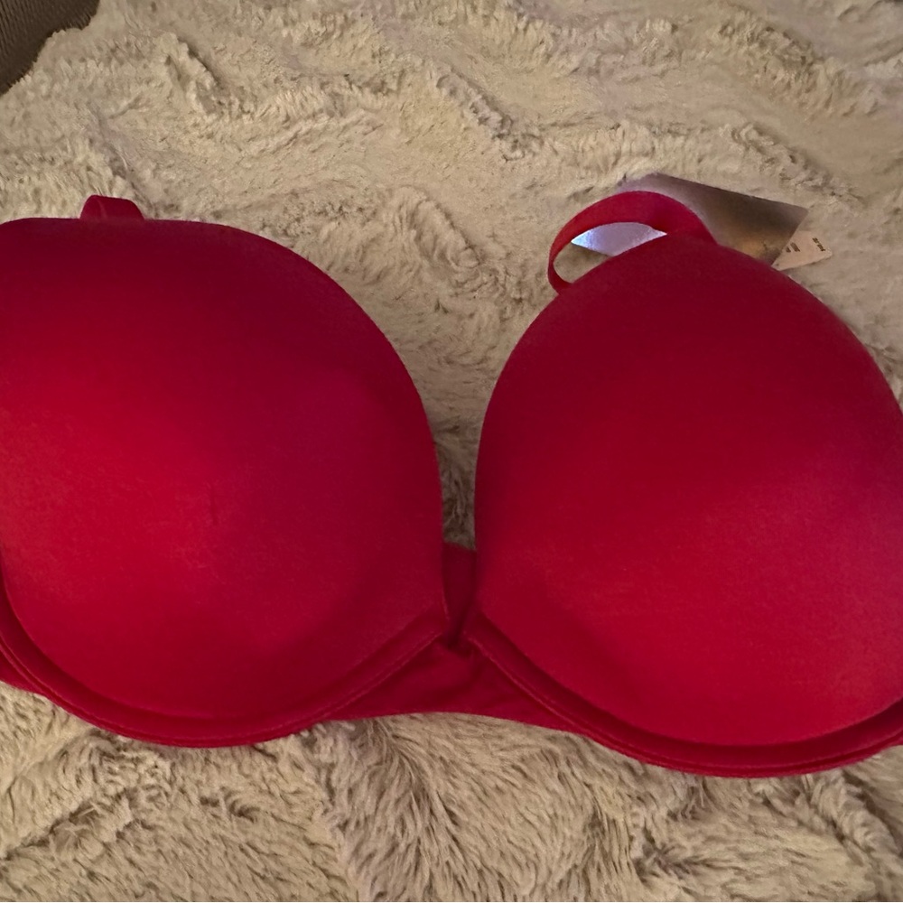 NWT VICTORIA’S SECRET BIO FIT BRA (36D)
